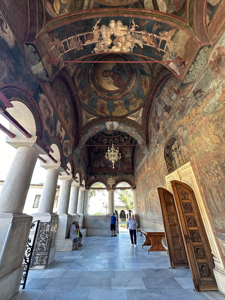 Patriarchal Cathedral - Entry