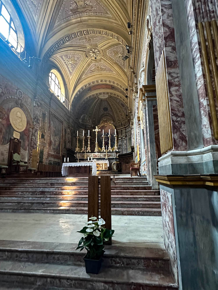 Santa Maria Assunta Altar