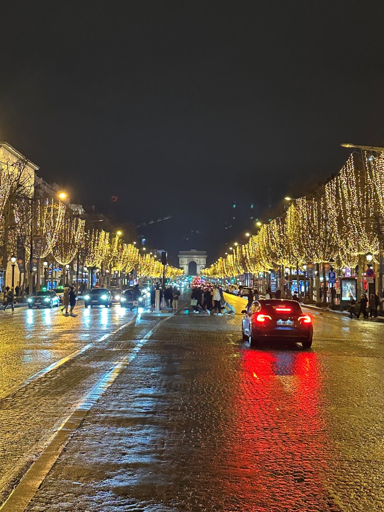 Champs-Élysées by Night