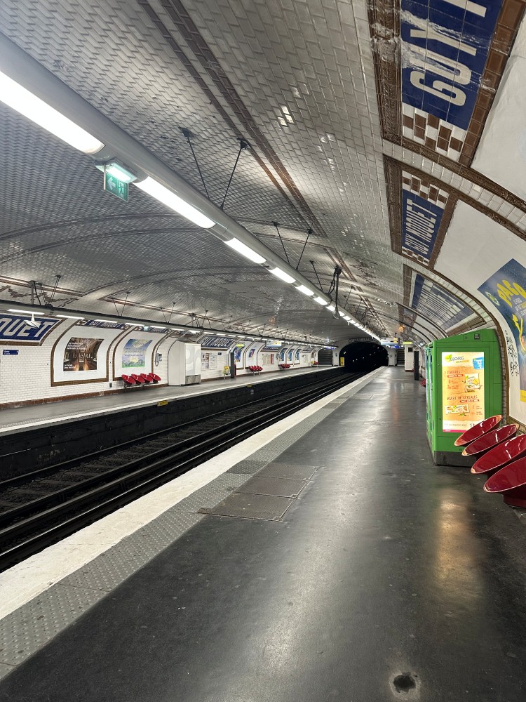 Guy Môquet station long view