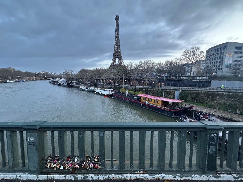 Love locks at Pont de Bir-Hakeim
