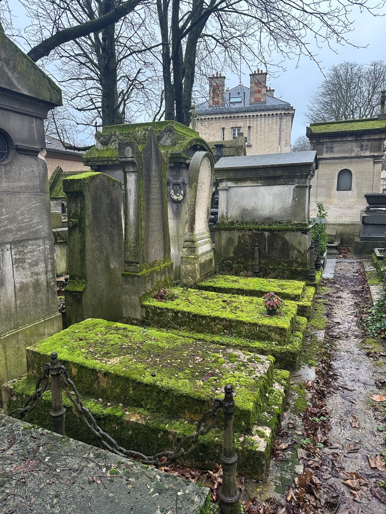 Père Lachaise Cemetery 8