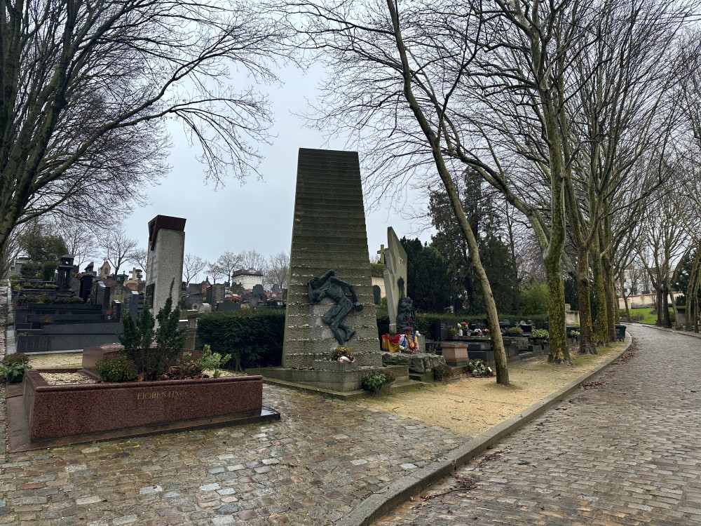 Père Lachaise Cemetery 9