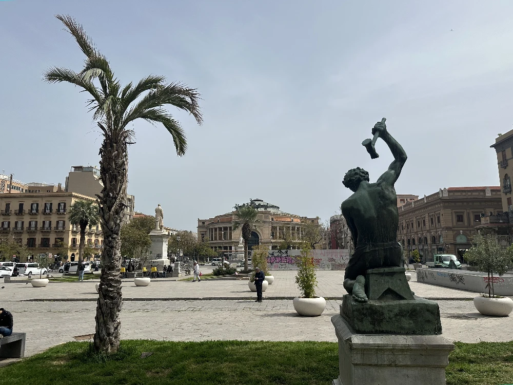 Piazza Castelnuovo 2