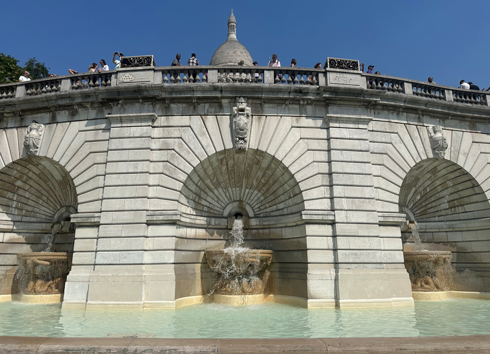 Square Louise-Michel - Fountain