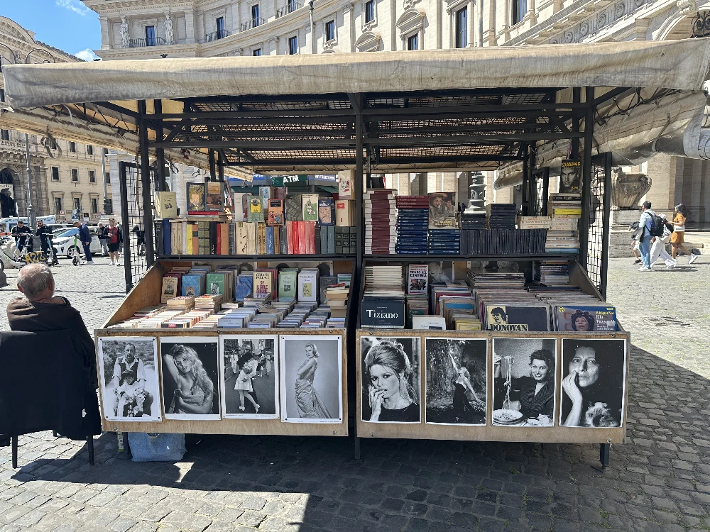 Bookstall Piazza della Repubblica
