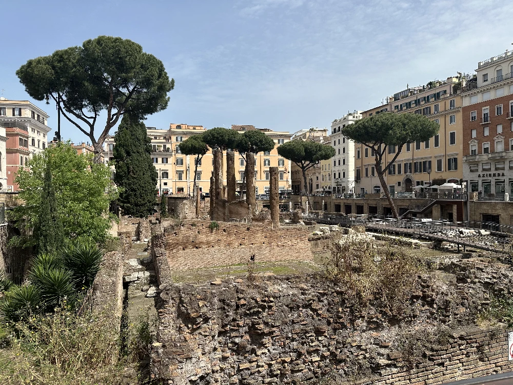 Largo di Torre Argentina