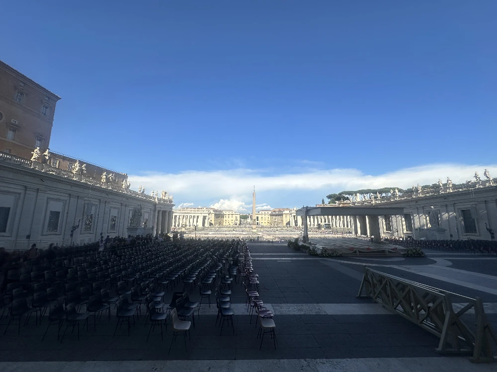 Piazza San Pietro before the crowds