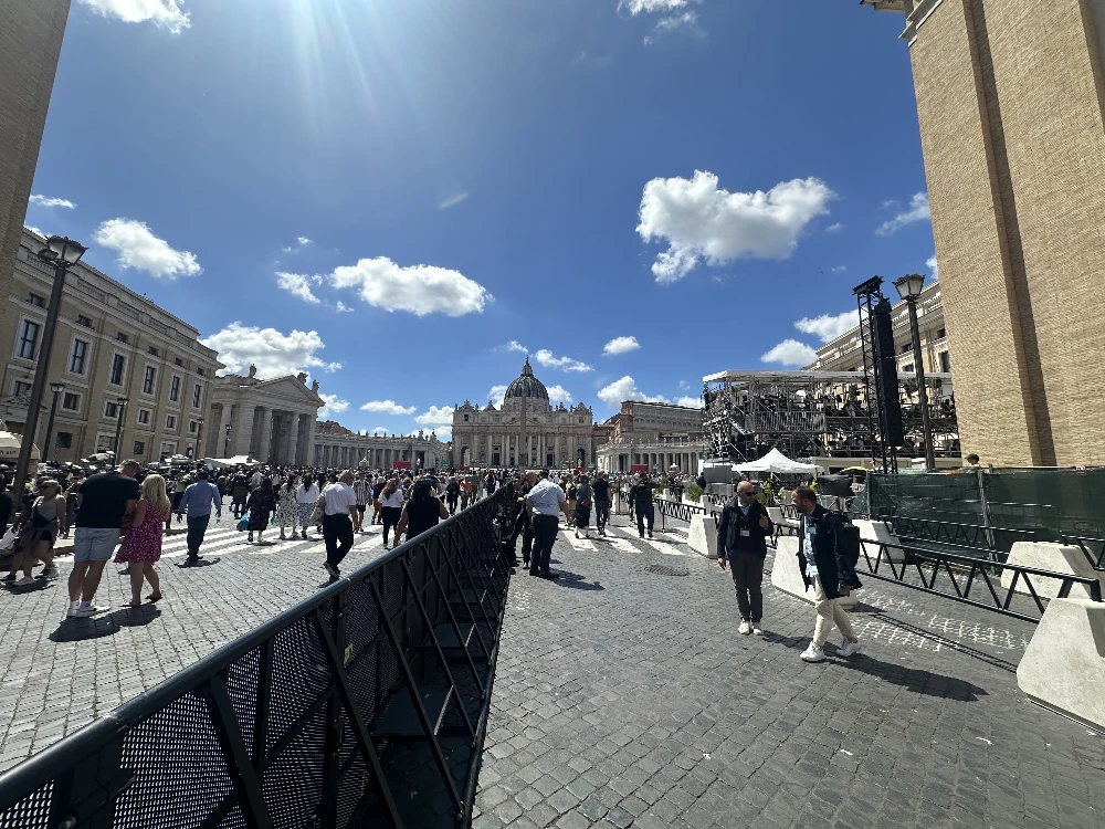 Walking to Saint Peter's